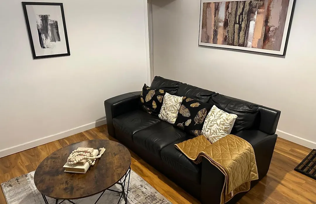 Affordable 2 Bedroom Apartment Close To Coop Live And Etihad Stadium-1
