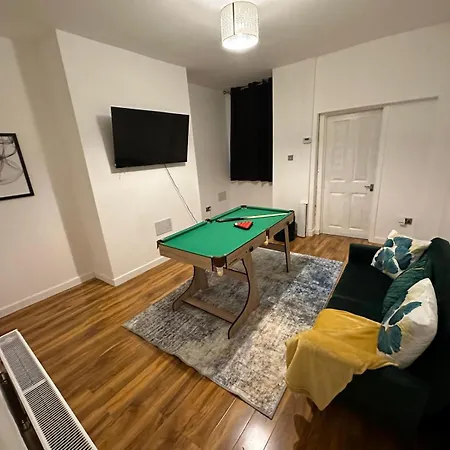 Affordable 2 Bedroom Apartment Close To Coop Live And Etihad Stadium-3